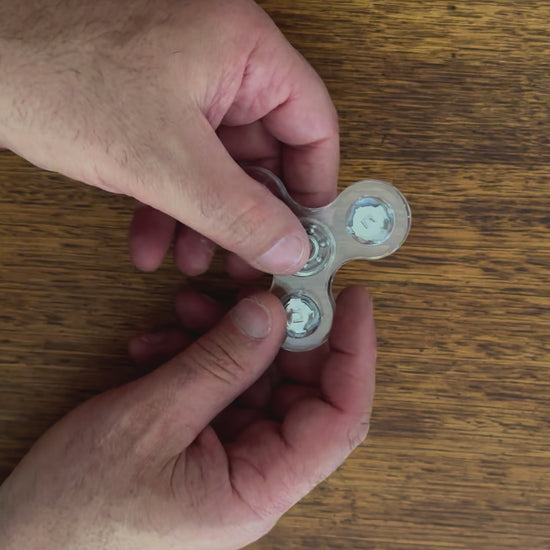 LED luminous transparent flash decompression fidget spinner